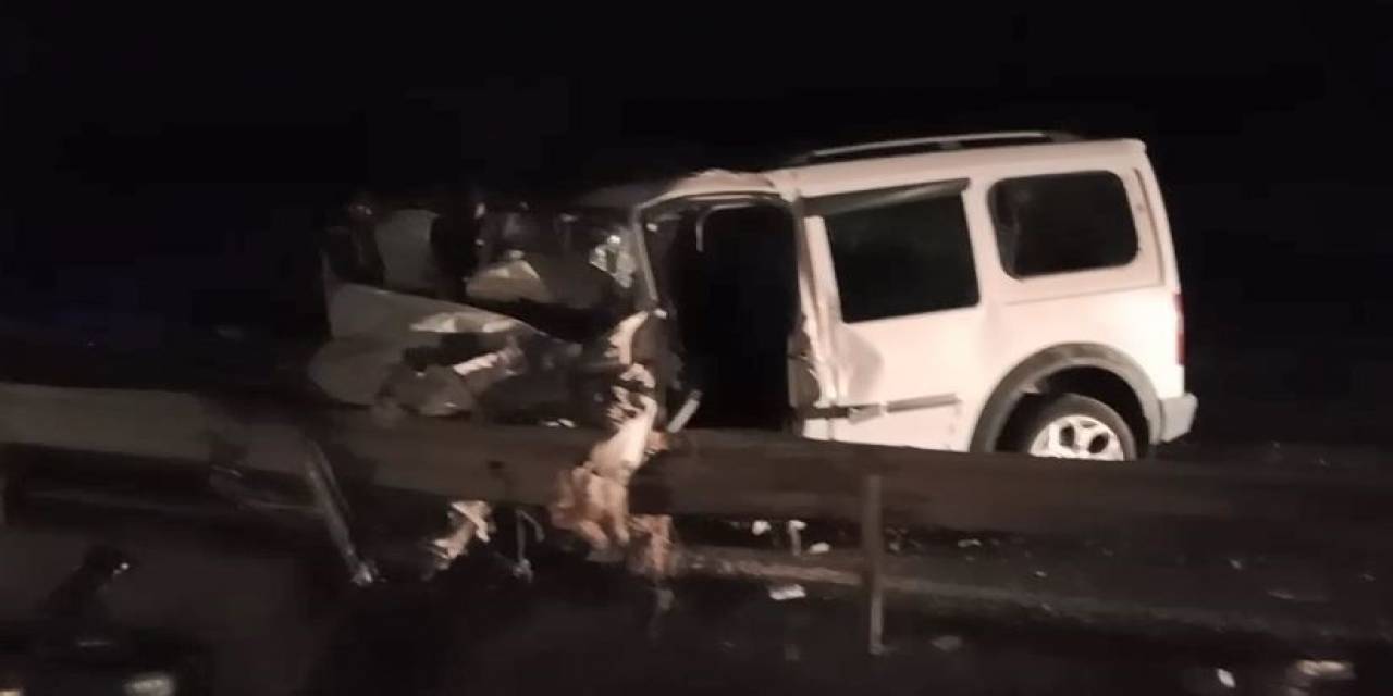 Yanlış Şeride Giren Yabancı Plakalı Minibüs Dehşet Saçtı: 1 Ölü