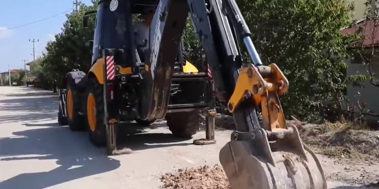 Sıcak Asfalt Atımı İle Bakım Ve Onarım Çalışmaları Devam Ediyor