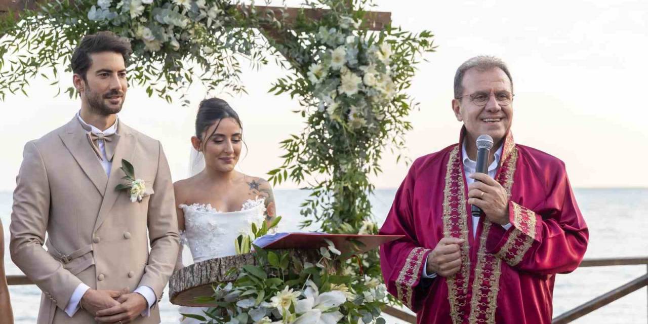 Ünlü Sanatçı Melek Mosso Mersin’de Dünya Evine Girdi