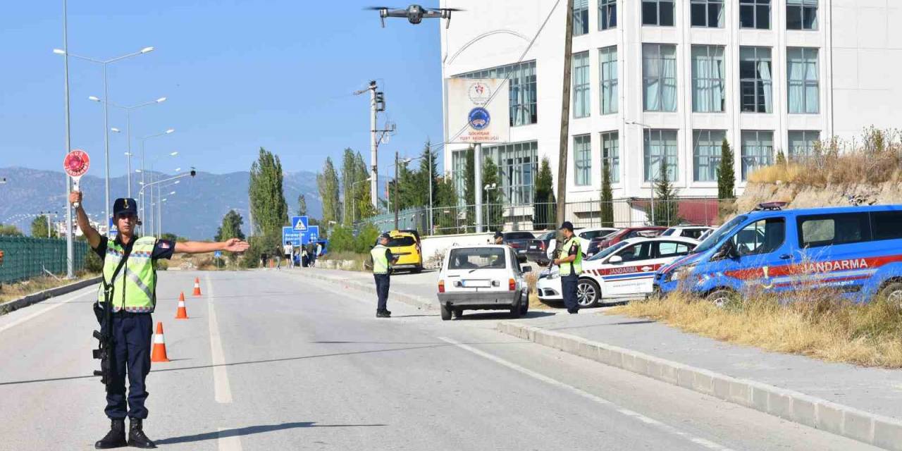 Gölhisar’da Okul Ve Yurt Çevresinde Jandarma Denetimi