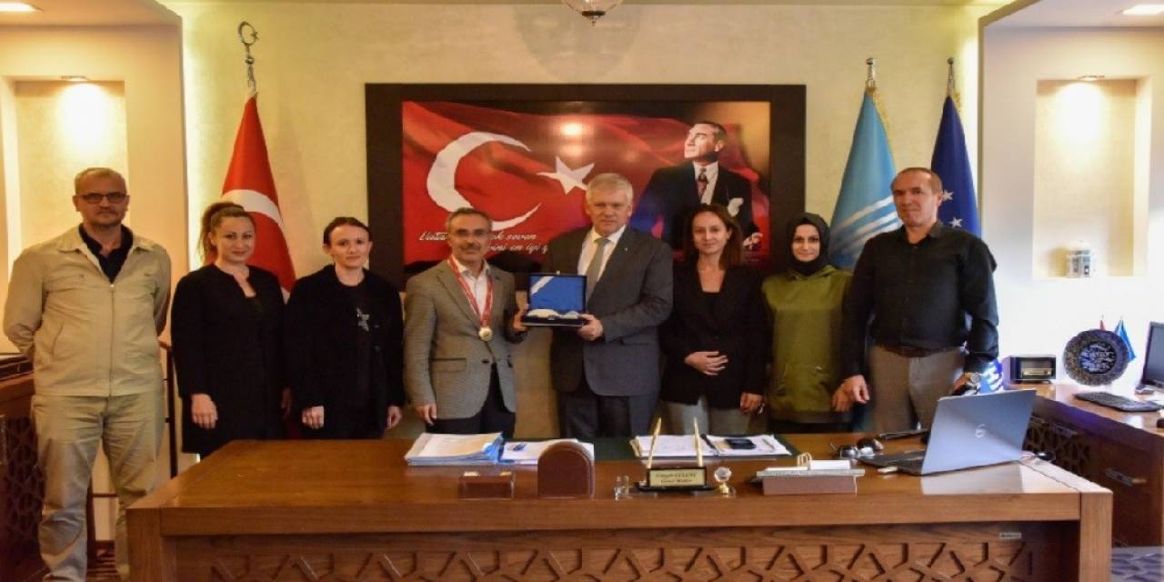 Buski Hem Sahada Hem Masada İddialı