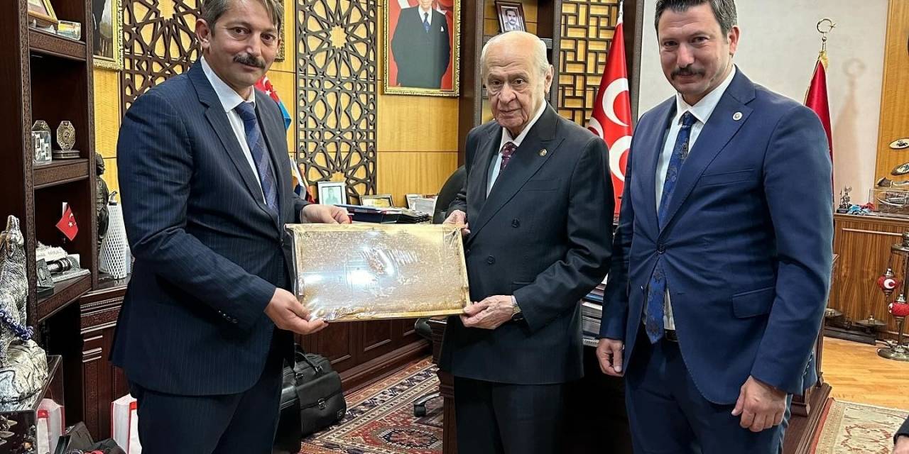Bal Festivalinde Dereceye Giren 3 Hilalli Bal Devlet Bahçeli’ye Hediye Edildi