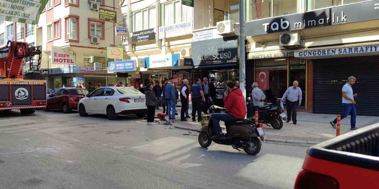 Dün Araçların Önüne Yattı, Bugün Soyunup Balkona Çıktı