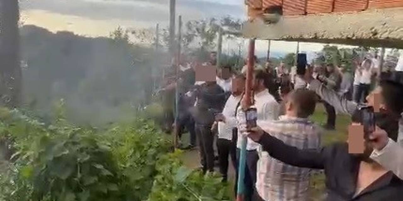 Yan Yana Dizildiler, Peş Peşe Silahları Böyle Ateşlediler