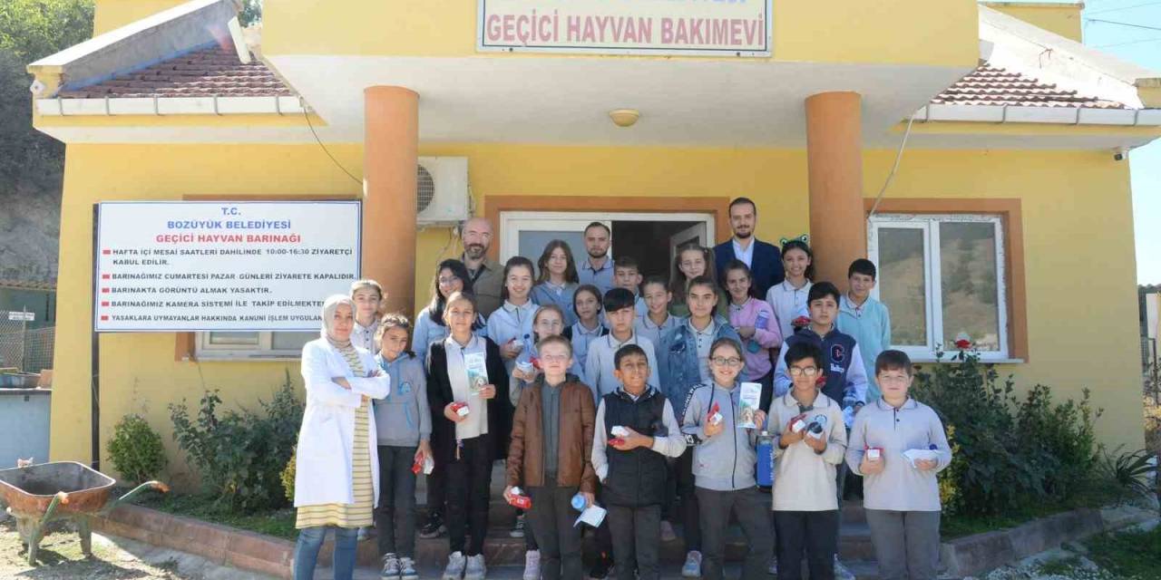 Öğrencilerden Hayvan Barınağına Ziyaret