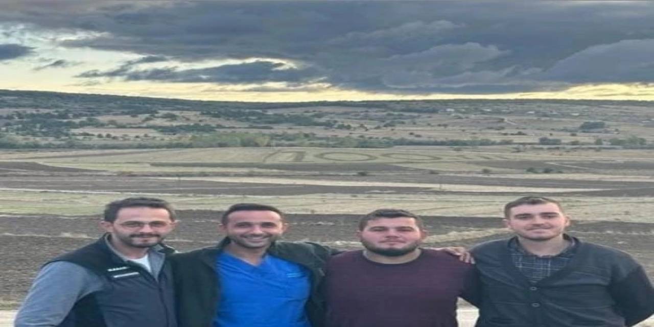 Çiftçi ‘100. Yıl’ Sevdasını Böyle Gösterdi