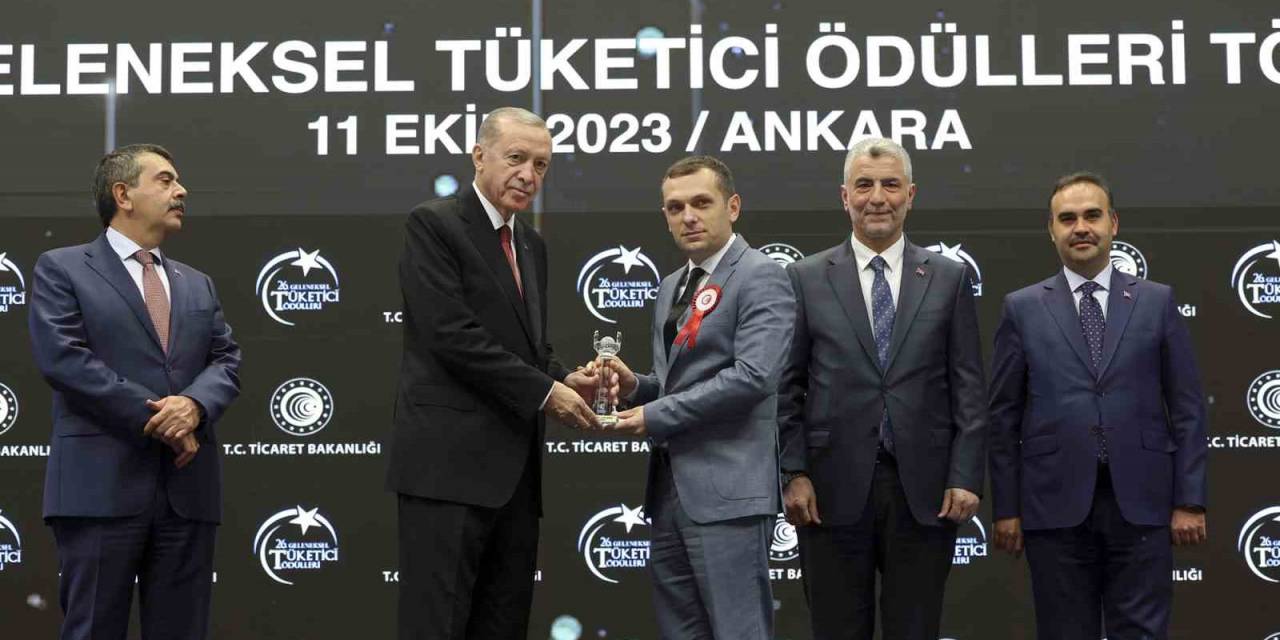Subü’lü Akademisyene Ödülünü Cumhurbaşkanı Erdoğan Takdim Etti