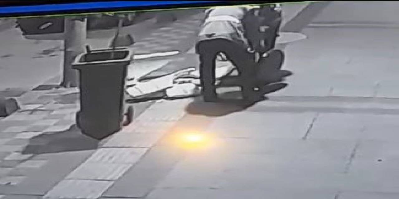 Temizlikçi Çöp Kovasını Kırarken Görüntülendi, Vatandaş Tepki Gösterdi