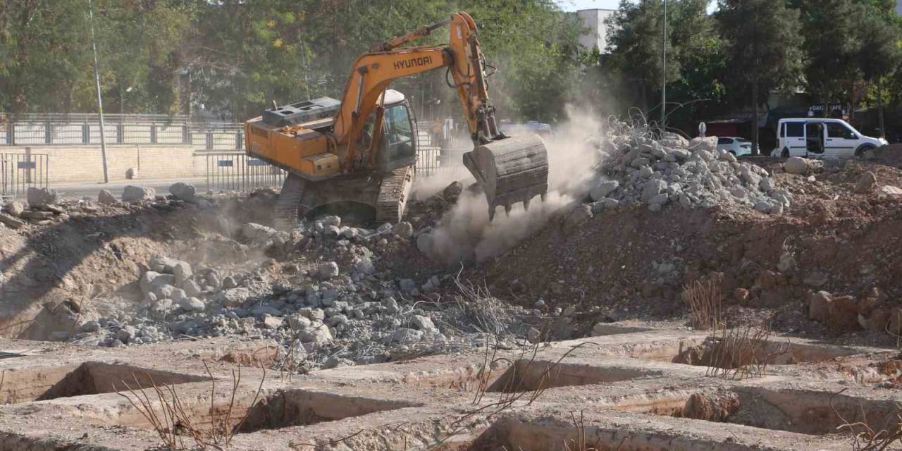 89 Kişiye Mezar Olan Galeria Sitesi’nin Temeli Kapatılıyor