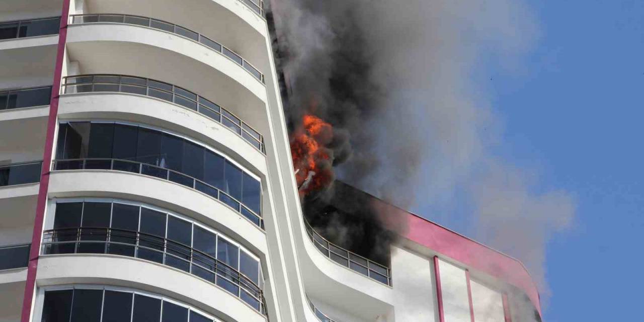 Mersin’de 18. Katta Çıkan Yangın Korkuttu