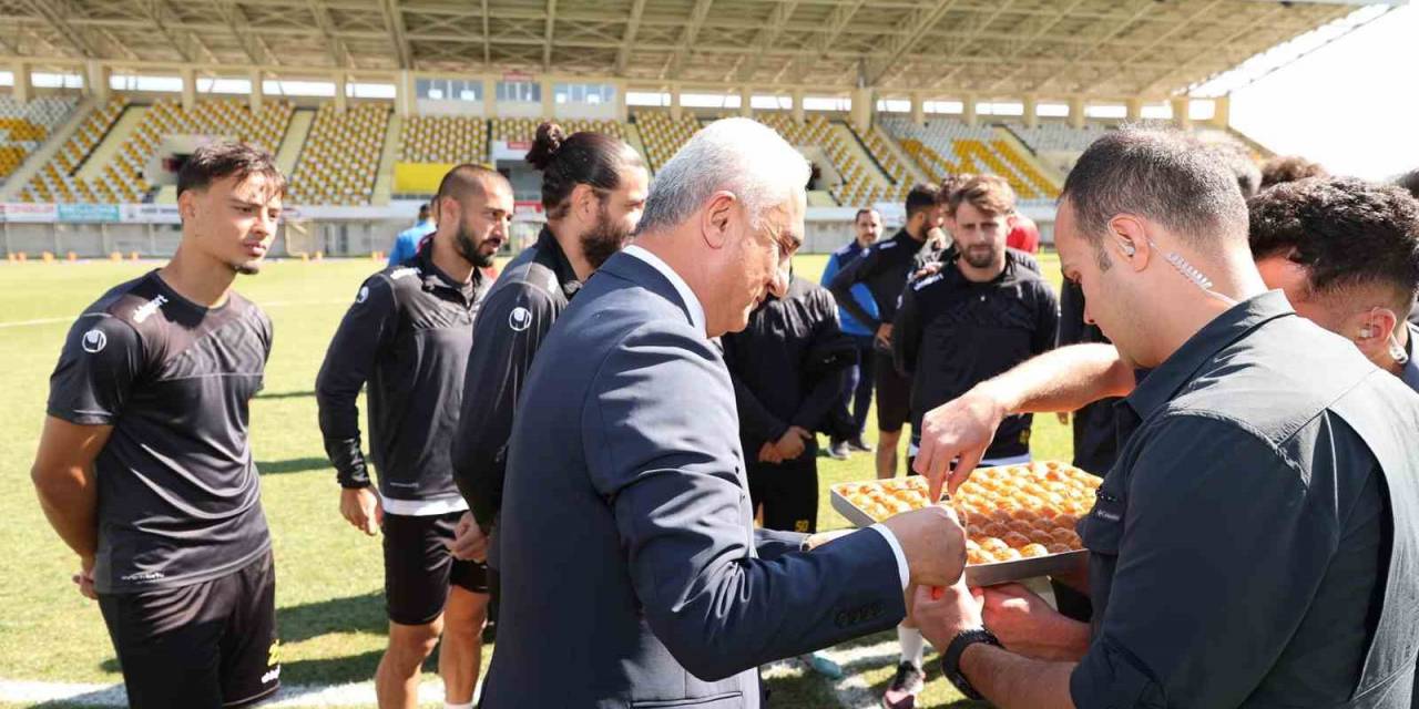 Muş Valisi Çakır, “Muşspor’un Tüm Maçlarını Tribünden Takip Ediyorum”