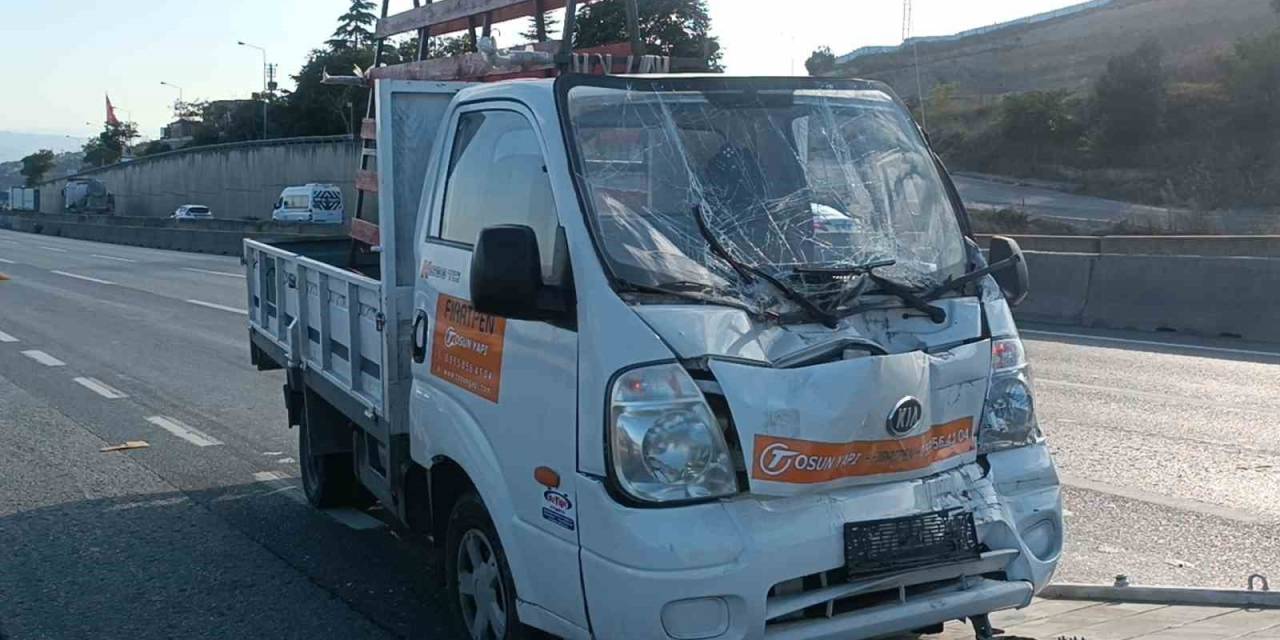 Kamyonet Tıra Arkadan Çarptı: 1 Yaralı