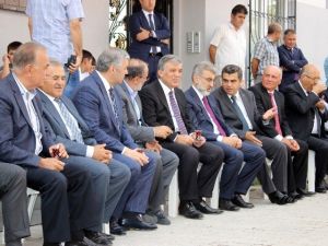 Ak Parti Eski Milletvekili Salih Kapusuz’un Annesi Toprağa Verildi