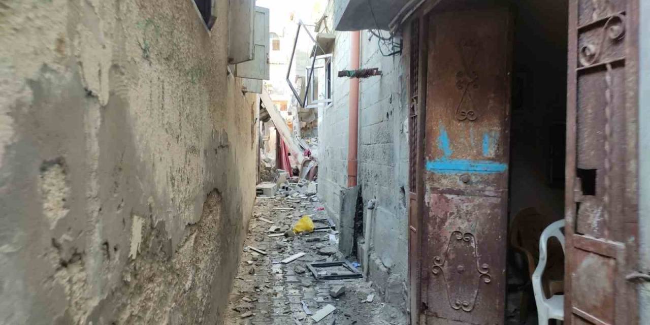 İsrail, Magazi Mülteci Kampı’nda Çok Sayıda Binayı Vurdu