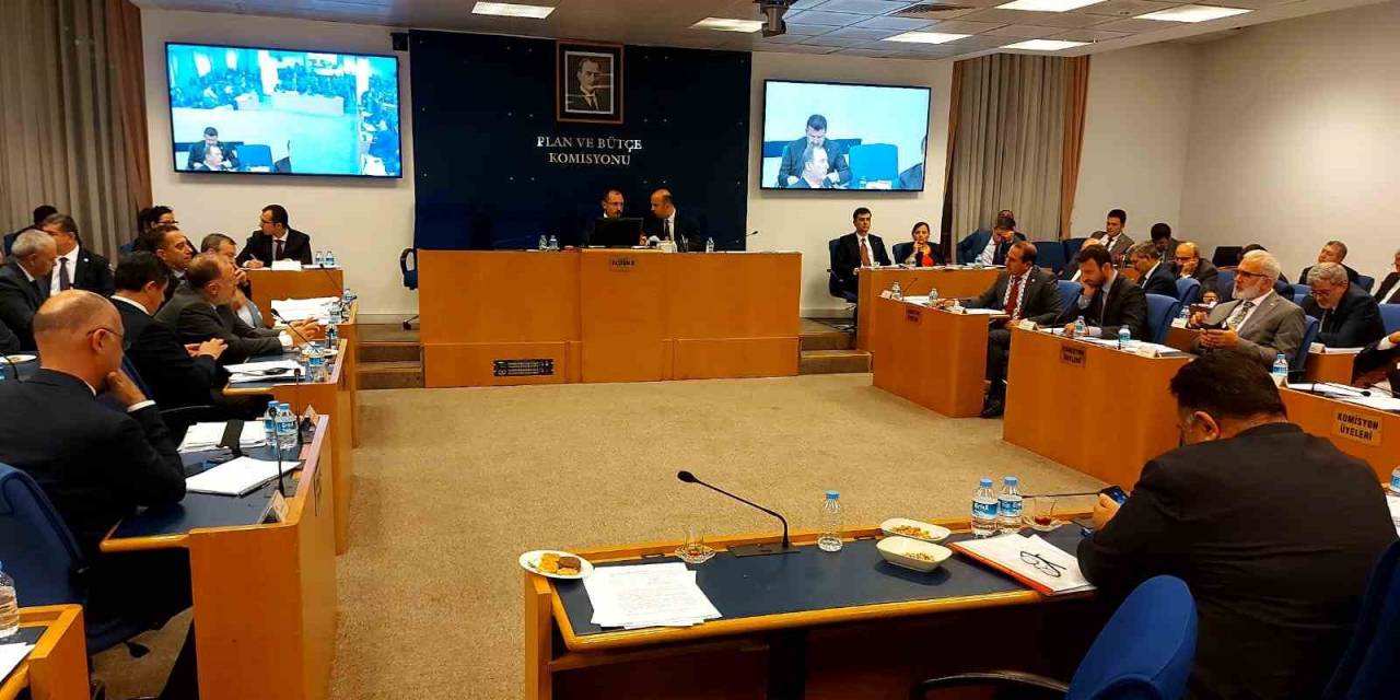 ’emekliye Tek Seferlik 5 Bin Liralık Ödeme’ Düzenlemesi Plan Bütçe Komisyonu’nda Kabul Edildi