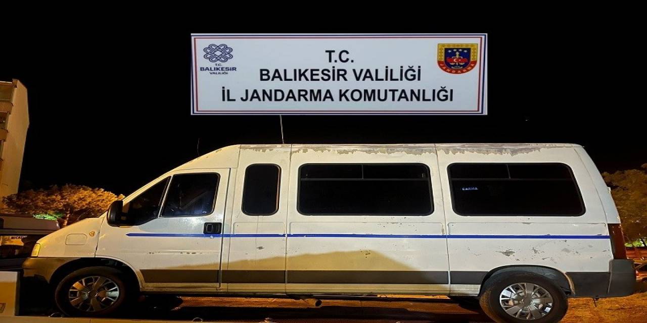Jandarma Operasyonunda 18 Düzensiz Göçmen Ve 1 Organizatör Yakalandı