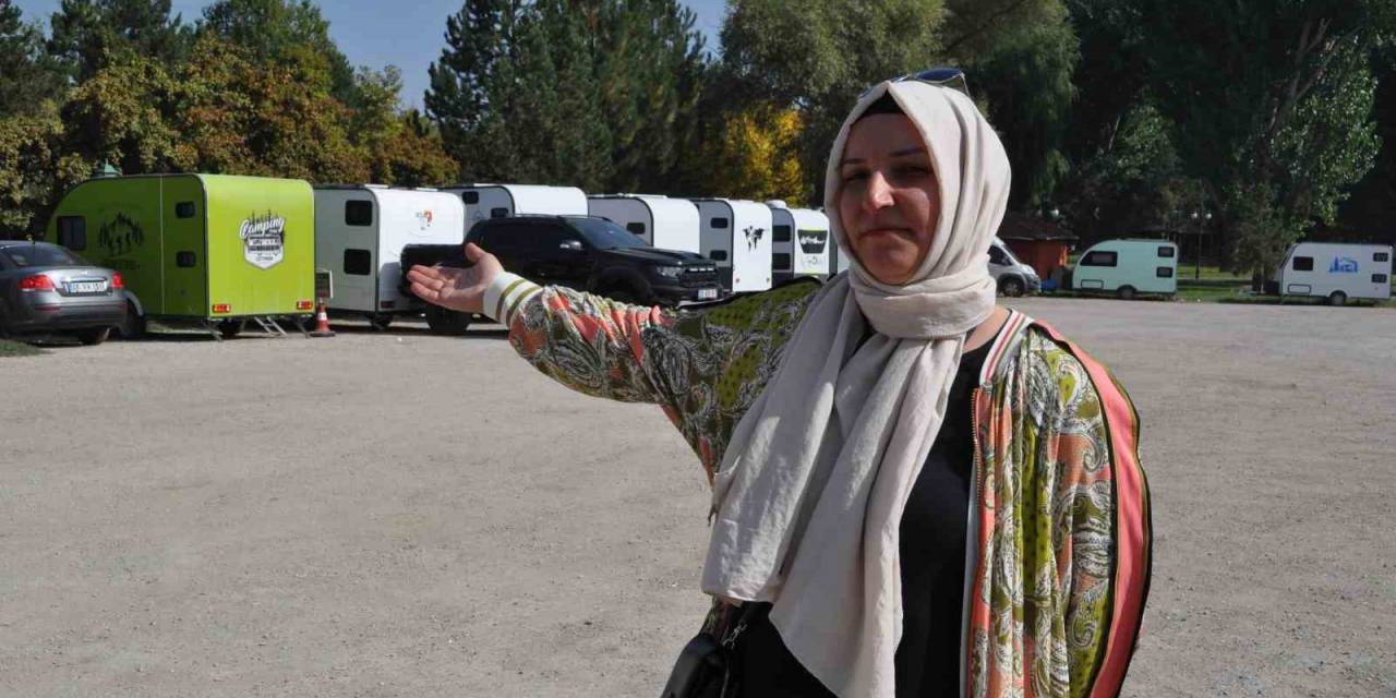 Okul Çevresine Park Edilen Karavanlar Velilerin Tepkisini Çekti