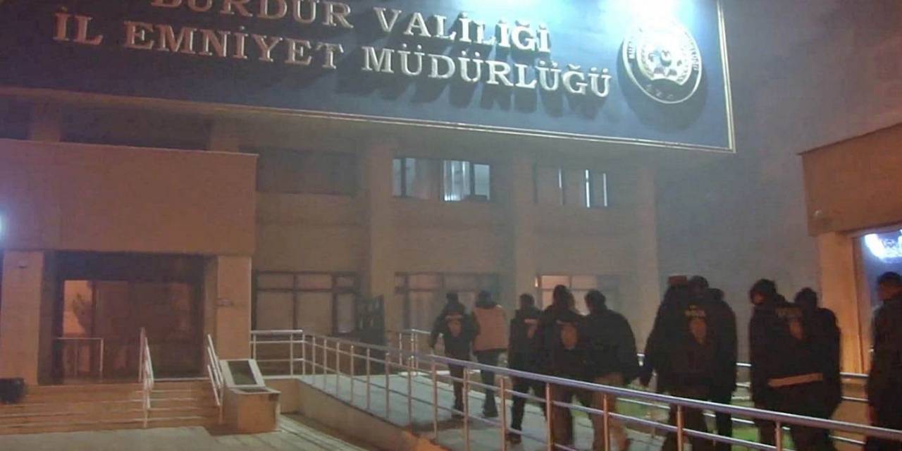 Burdur Polisinin Yaptığı Çalışmalarda Yakalanan 12 Şüpheli Tutuklandı