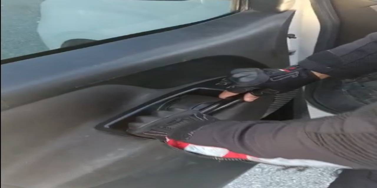 Araçta Çorap İçerisinde Ruhsatsız Tabanca Ele Geçirildi