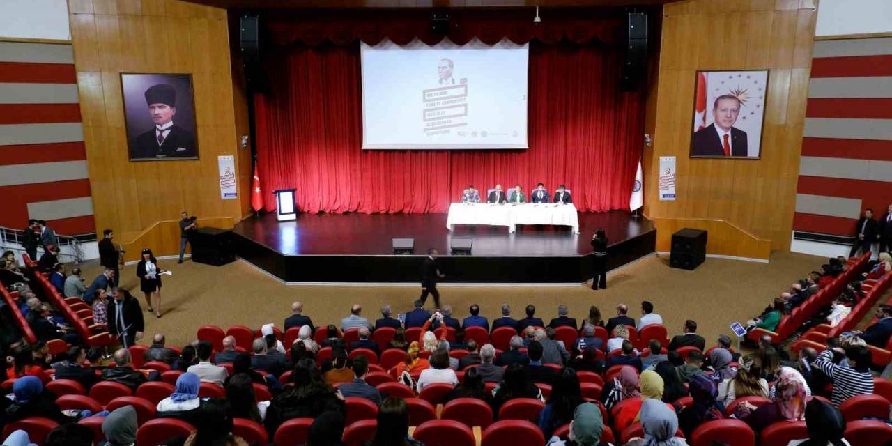 Erzurum’da “100. Yılında Türkiye Cumhuriyeti” Sempozyumu Başladı