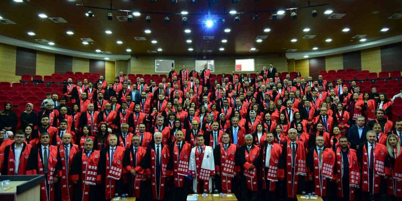 Kastamonu Üniversitesi’nde 356 Öğretim Üyesi Cübbelerini Giydi