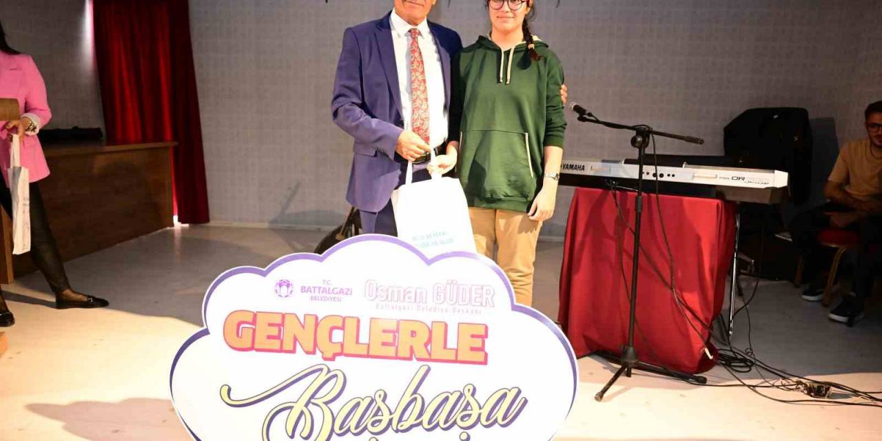 Güder’den Gençlere Eğitim Seti Desteği