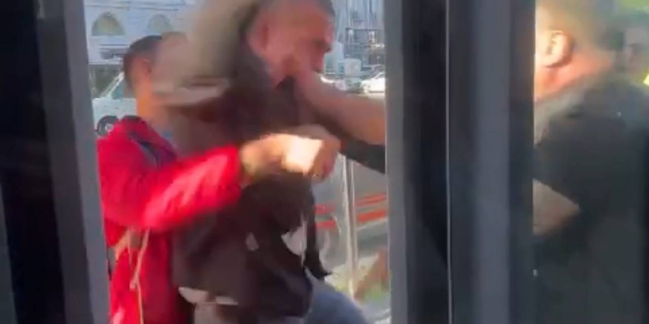 İstanbul’da Tramvay Durağı Boks Ringine Döndü