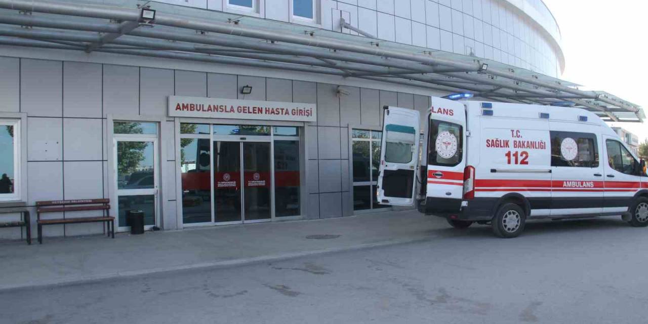 Çatıda Yenileme Yapan Usta Elektrik Akımına Kapılarak Yaralandı
