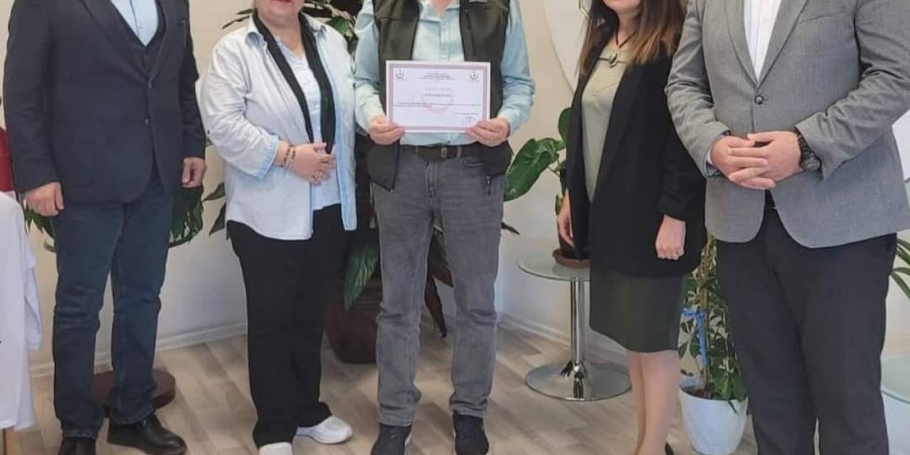 Hastanedeki Tedavisinden Sonra Tekerlekli Sandalye Bağışında Bulundu