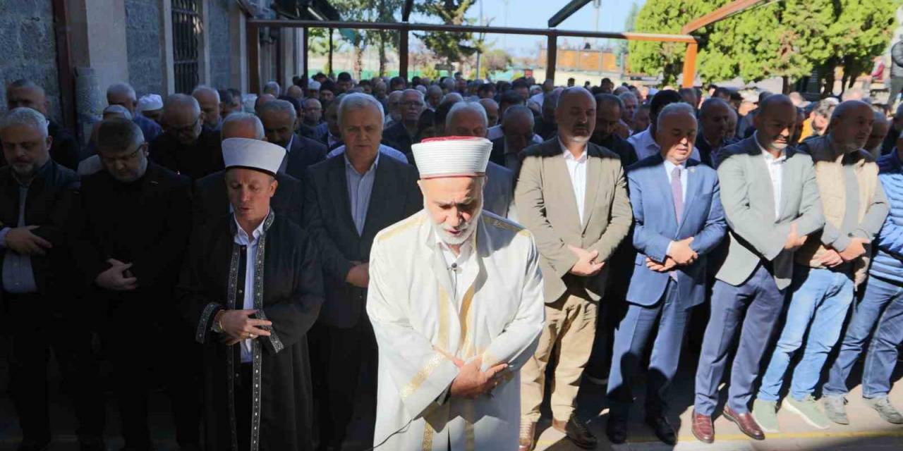 İsrail’in Saldırıları Sonucu Hayatını Kaybeden Filistinliler İçin Giresun’da Gıyabi Cenaze Namazı Kılındı