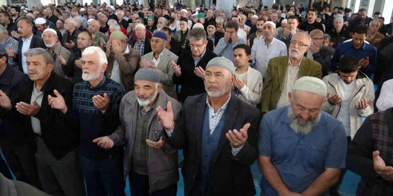 Kütahya’da, Hayatını Kaybeden Filistinliler İçin Gıyabi Cenaze Namazı Kılındı