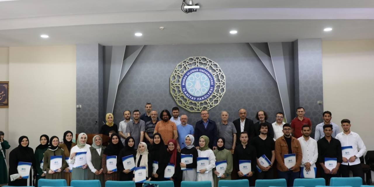 İlahiyat Fakültesi Öğrencilerinin Sunduğu Projelerin Tamamı Onaylandı