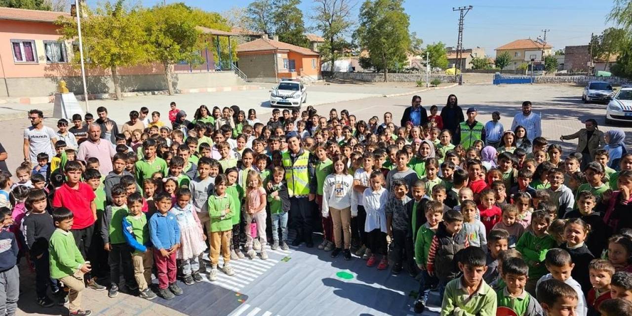 Jandarma Öğrencilere Trafik Bilinci Aşıladı