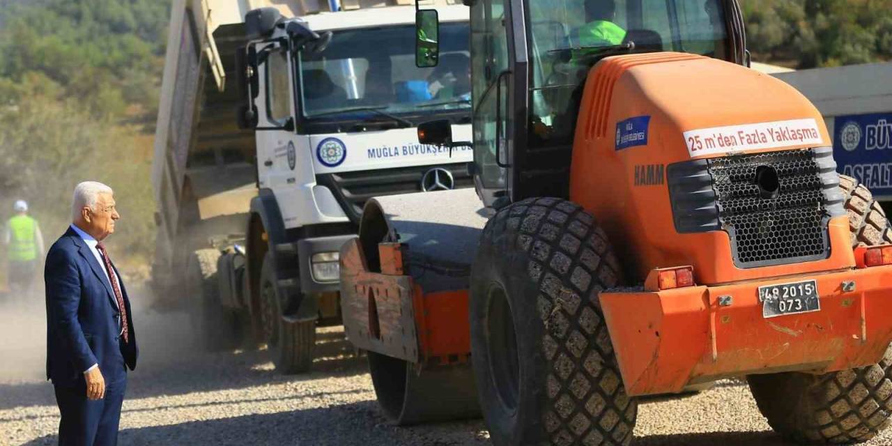 Dalaman Alemdar Caddesine Sıcak Asfalt