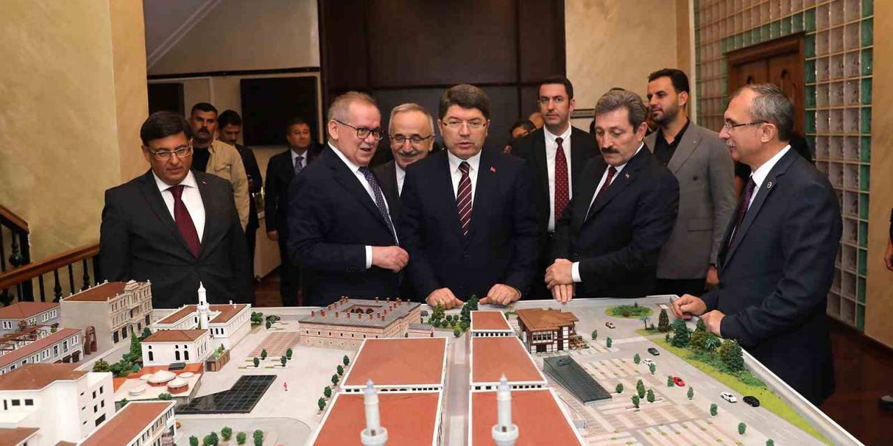 Bakan Tunç: “Samsun’un Giderek Güzelleştiğini Görmekten Mutlu Olduk”