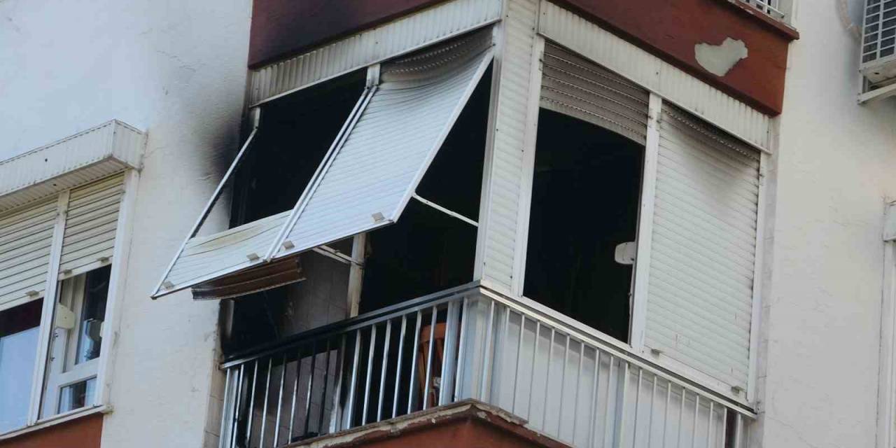 Çocuğun Çakmakla Oyunu Yangın Çıkardı, 1 Kişi Dumandan Etkilendi