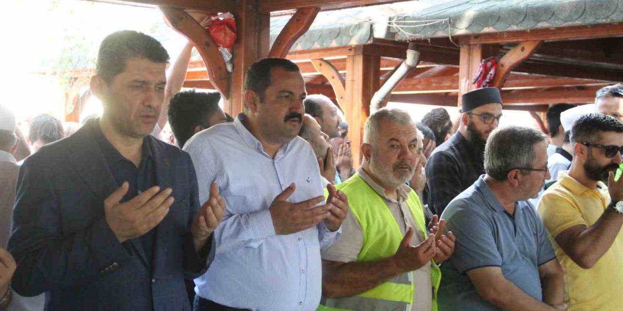 İsrail İşgalinde Ölen Filistinliler İçin Gıyabi Cenaze Namazı Kılındı