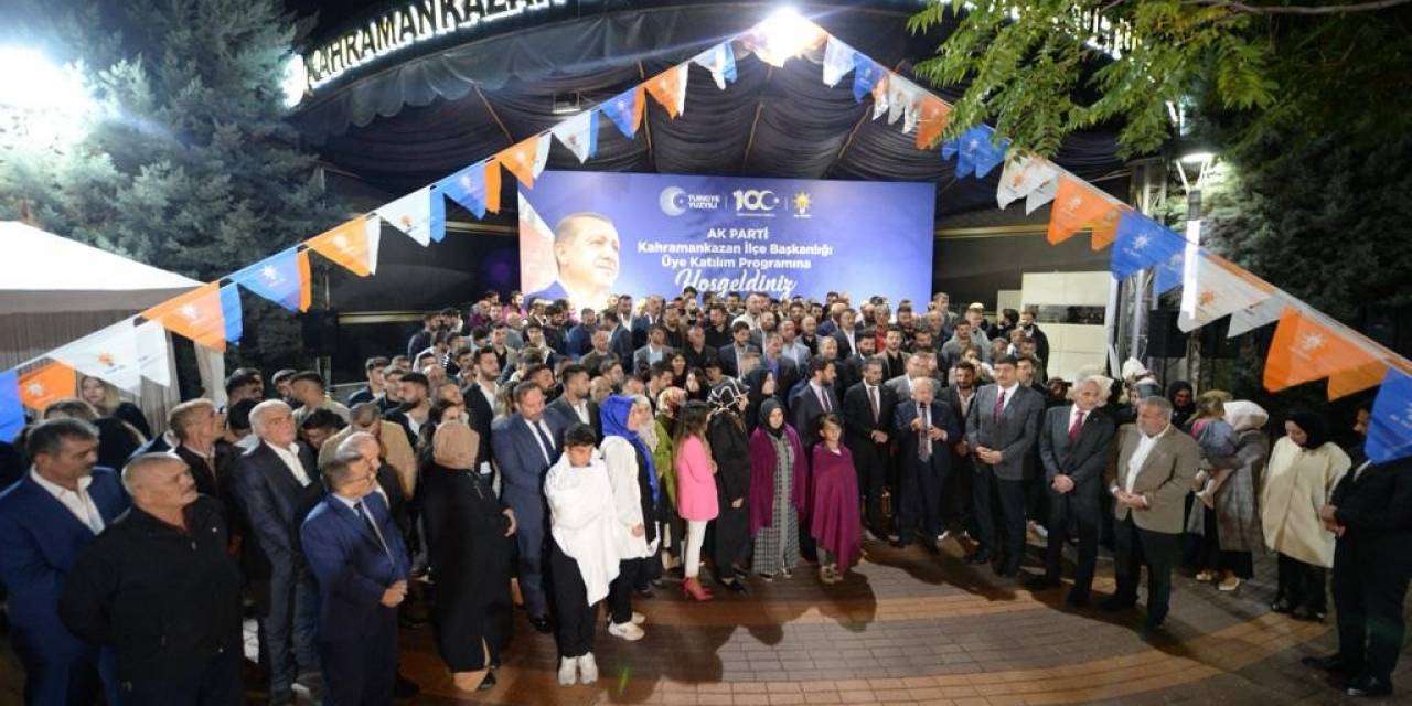Ak Parti Kahramankazan İlçe Teşkilatı’nda Yeni Üyelere Rozet Takıldı