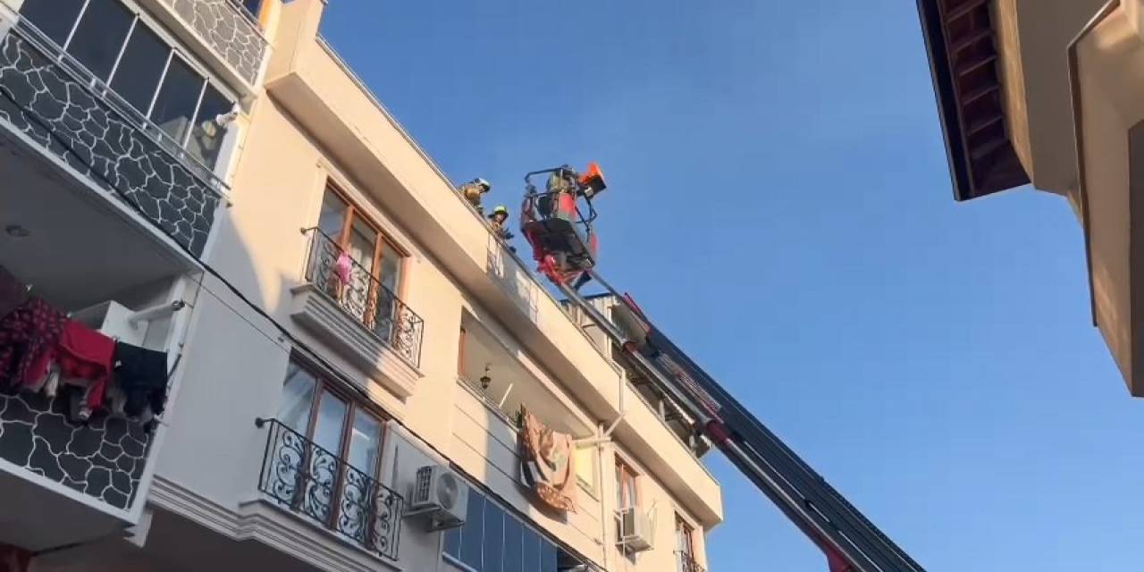 Bursa’da Evin Çatısında Başlayan Yangın Yan Binaya Sıçradı