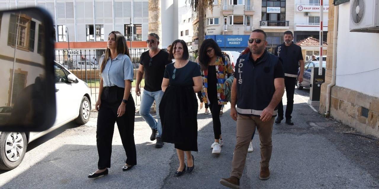 Kktc’de Eski Başbakan Siber, Sahte Reçete Skandalında Hakim Karşısına Çıktı