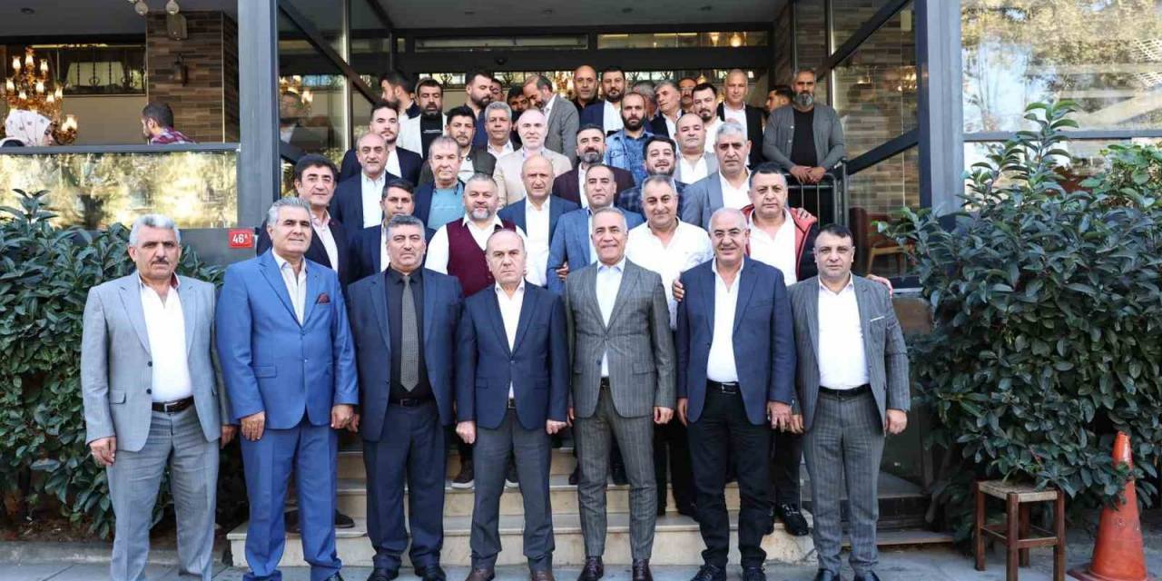 Sultangazi Belediye Başkanı Dursun, Müteahhitler Derneği Üyeleriyle Buluştu