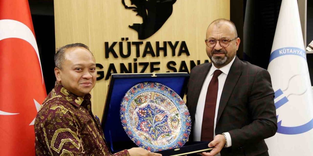 Endonezya Büyükelçisi, Kütahya Organize Sanayi Bölgesi Yönetimini Ziyaret Etti