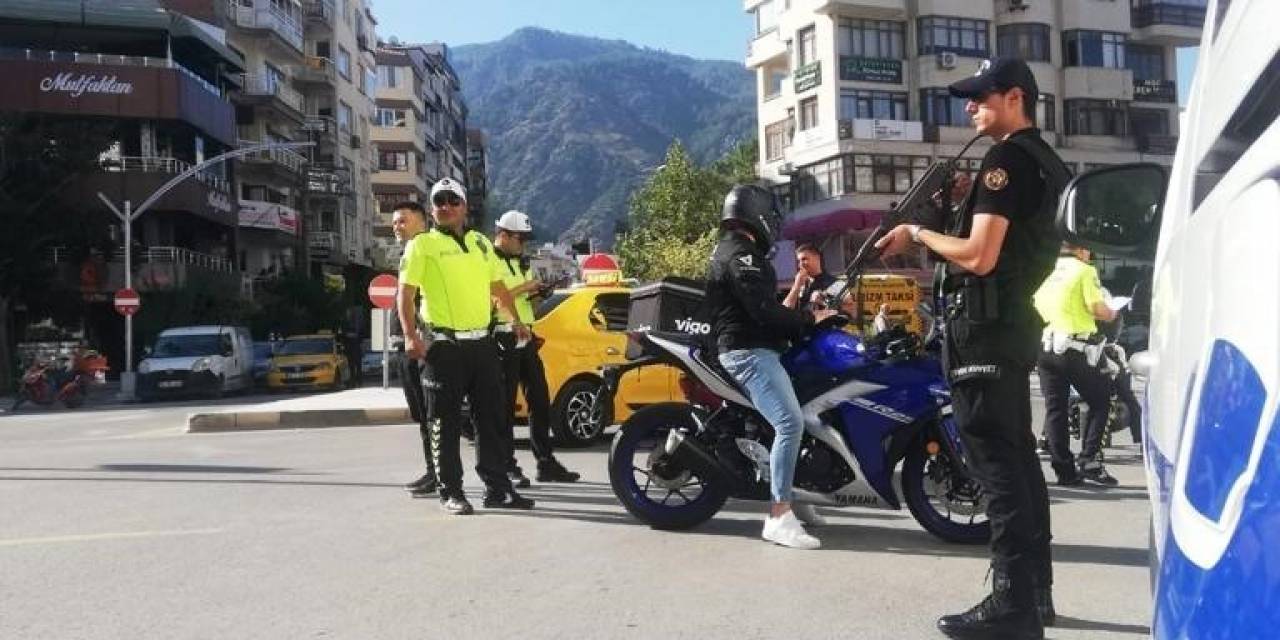 Manisa’da Motosiklet Ve Motorlu Bisikletlere Sıkı Denetim