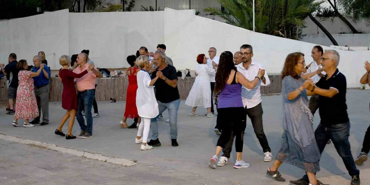 Kuşadalılar 100’üncü Yılı 100 Kişilik Vals Gösterisi İle Kutlayacak