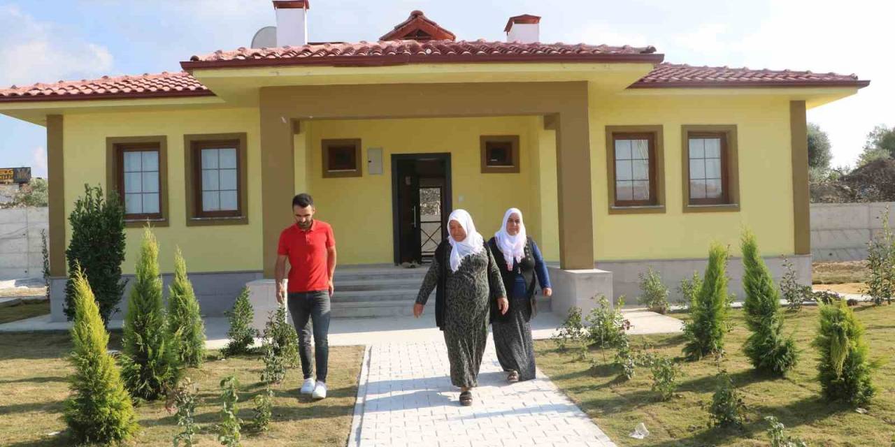 Enkaz Kentte Depremzedeler, Hayal Bile Edemedikleri Evlerine Kavuştular