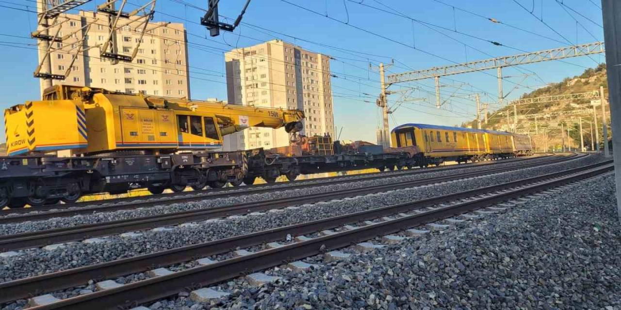 Ankara’da Test Sürüşü Yapan Yht Vagonlarının Raydan Çıkması Sonucu 4 İşçi Yaralandı