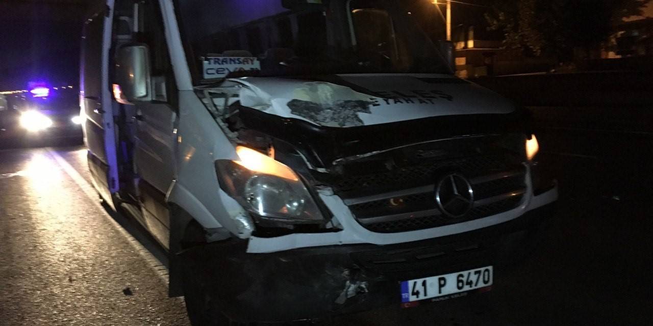 Servis Minibüsü İle Belediye Otobüsü Çarpıştı: 1 Yaralı