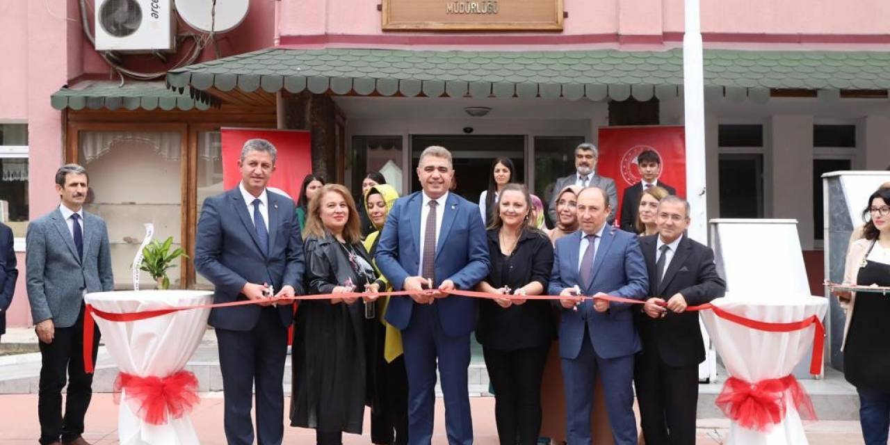 Cumhuriyet’in 100’ü Sanat Sergisi Açıldı