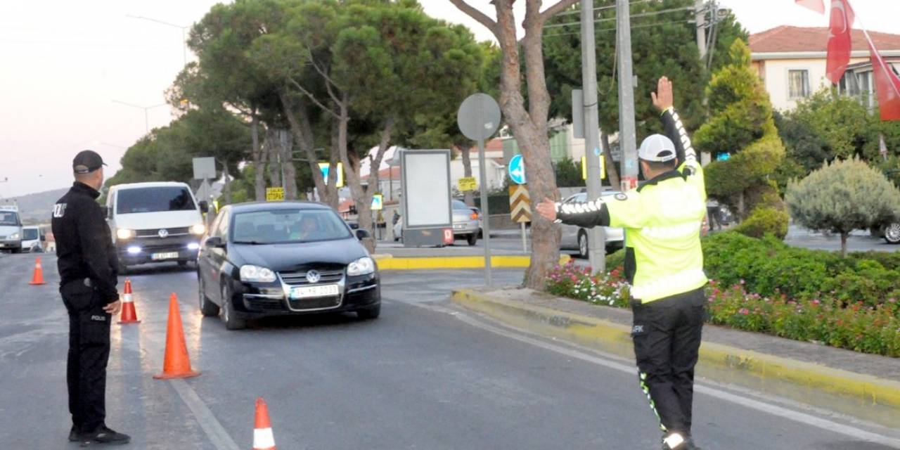 Çeşme’de Bir Ay İçinde Çeşitli Suçlardan Aranan 196 Kişi Yakalandı