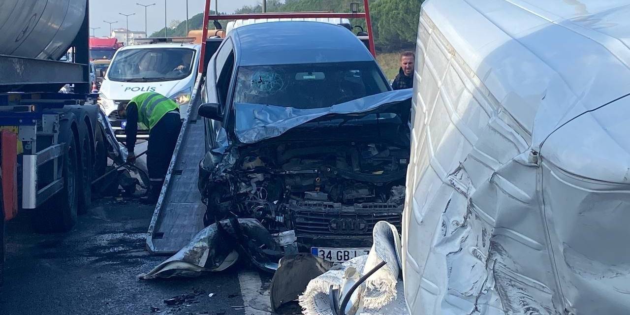 Otoyolda Arızalanan Tır, Zincirleme Kazaya Sebep Oldu: 3 Yaralı